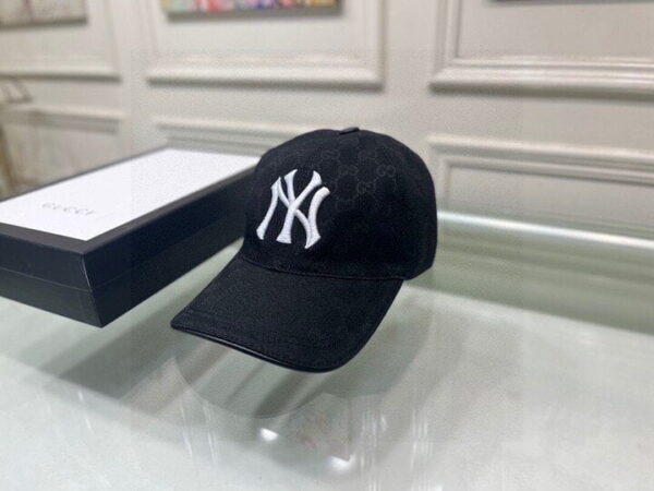 Gucci Baseball Cap In Black