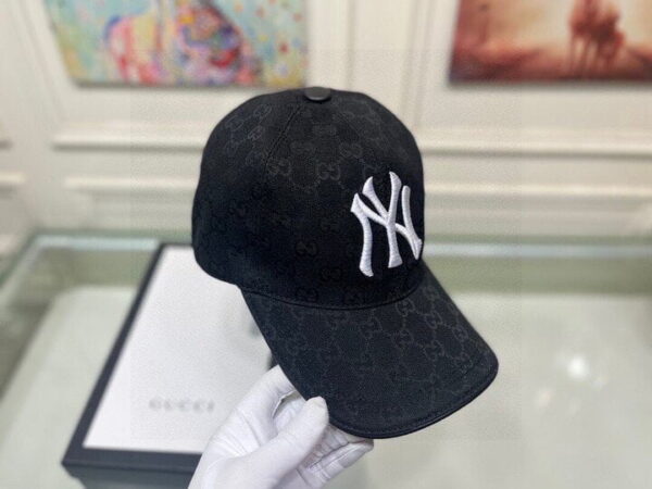 Gucci Baseball Cap In Black