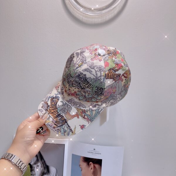 Gucci Baseball Hat With Tiger White GG Hat
