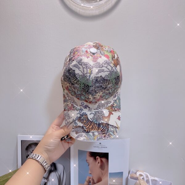 Gucci Baseball Hat With Tiger White GG Hat