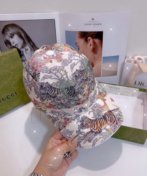 Gucci Baseball Hat With Tiger White GG Hat
