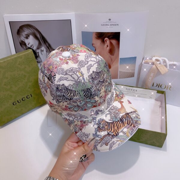 Gucci Baseball Hat With Tiger White GG Hat