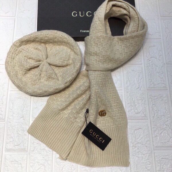Gucci Beanie & Scarf Set In Beige