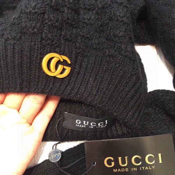 Gucci Beanie & Scarf Set In Black