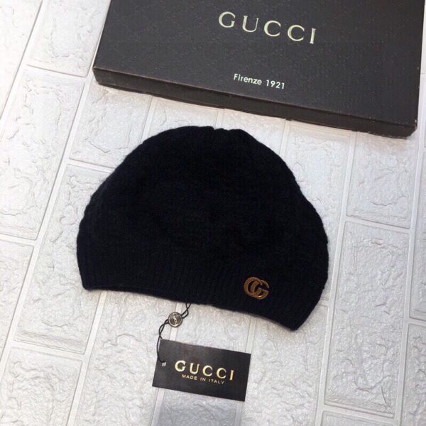 Gucci Beanie & Scarf Set In Black