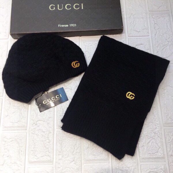 Gucci Beanie & Scarf Set In Black