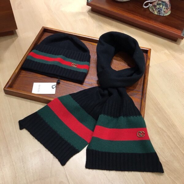 Gucci Beanie & Scarf Set In Black