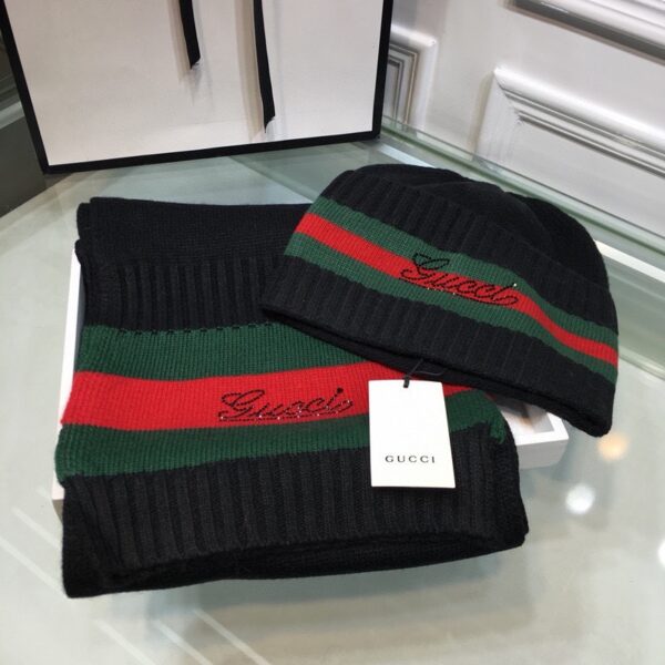 Gucci Beanie & Scarf Set In Black