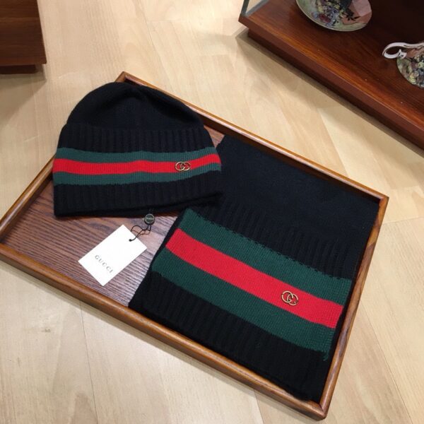 Gucci Beanie & Scarf Set In Black