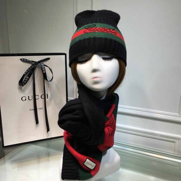 Gucci Beanie & Scarf Set In Black
