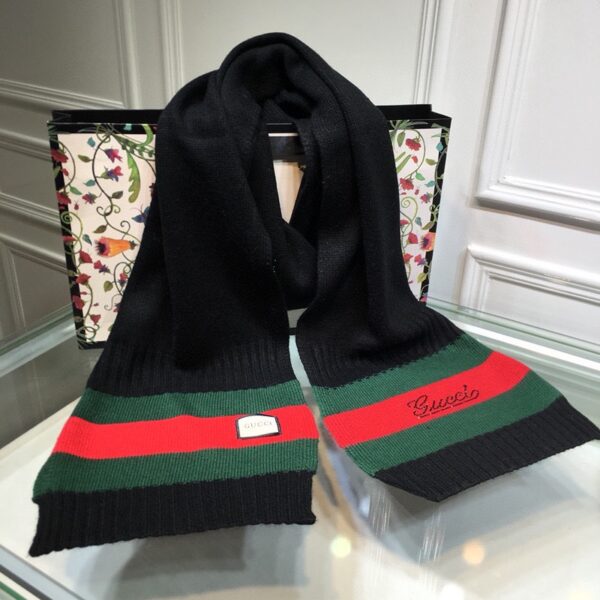 Gucci Beanie & Scarf Set In Black