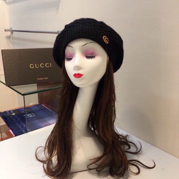 Gucci Beanie & Scarf Set In Black