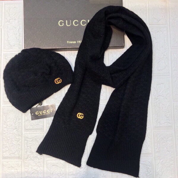 Gucci Beanie & Scarf Set In Black