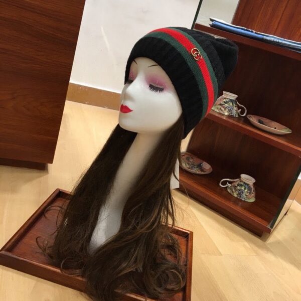 Gucci Beanie & Scarf Set In Black