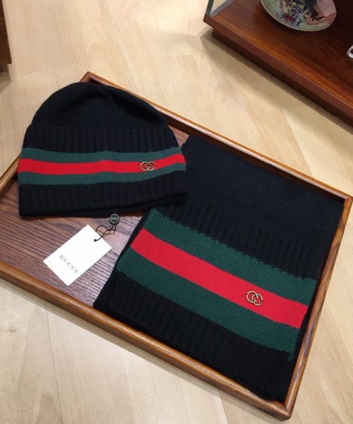 Gucci Beanie & Scarf Set In Black 