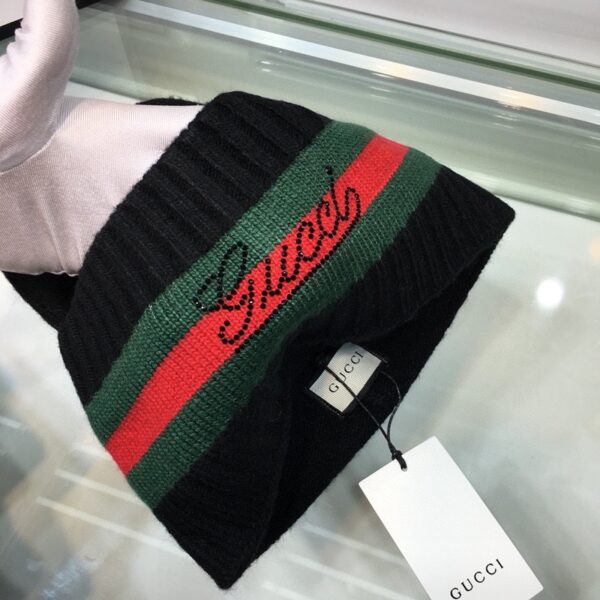 Gucci Beanie & Scarf Set In Black
