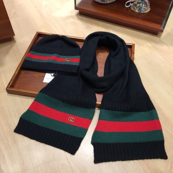 Gucci Beanie & Scarf Set In Black