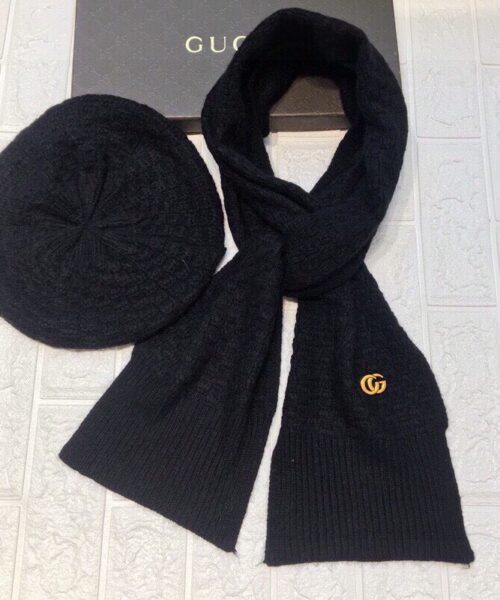 Gucci Beanie & Scarf Set In Black