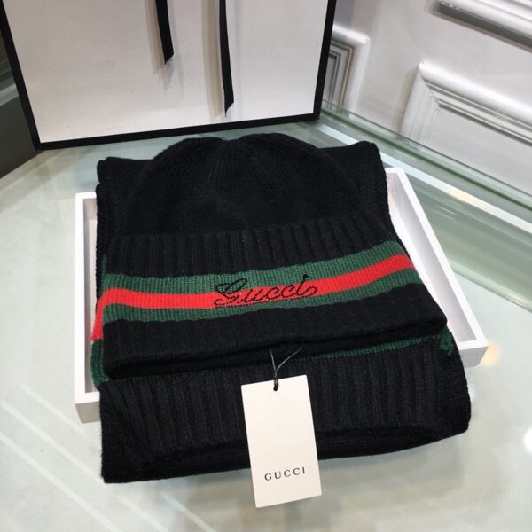 Gucci Beanie & Scarf Set In Black