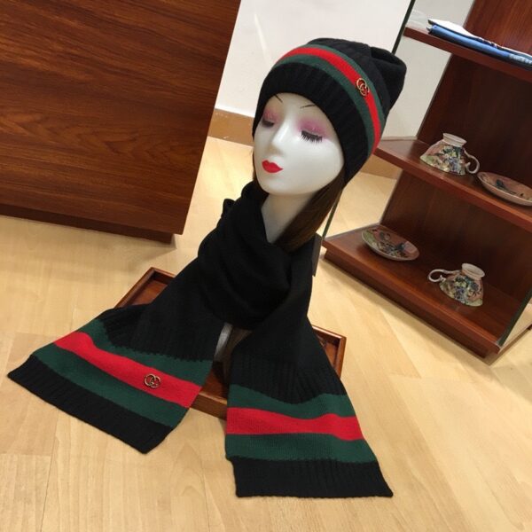 Gucci Beanie & Scarf Set In Black