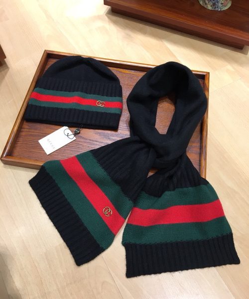 Gucci Beanie & Scarf Set In Black 