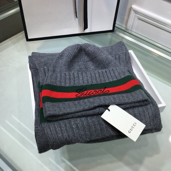 Gucci Beanie & Scarf Set In Grey