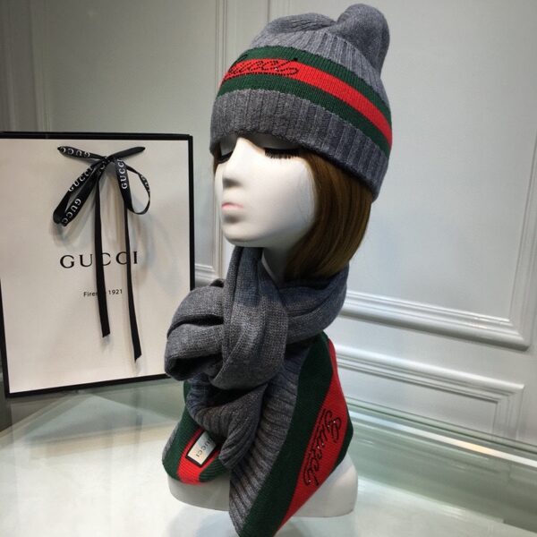 Gucci Beanie & Scarf Set In Grey