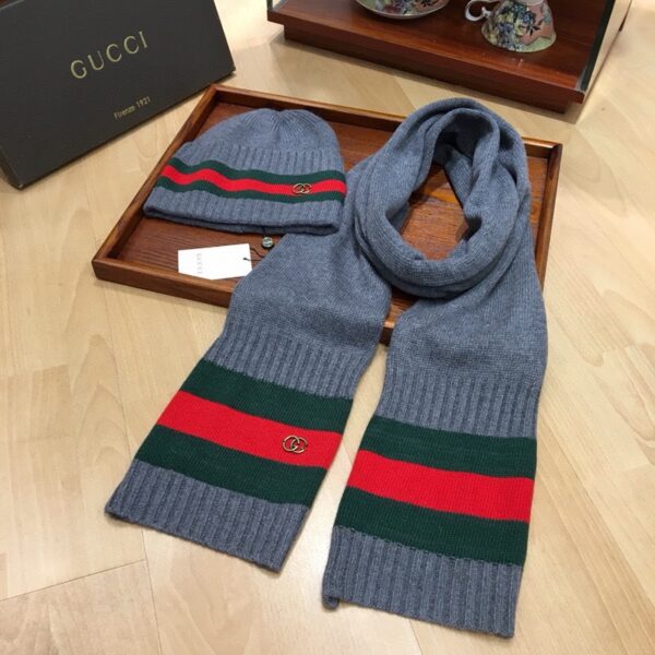 Gucci Beanie & Scarf Set In Grey