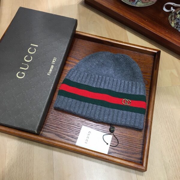 Gucci Beanie & Scarf Set In Grey