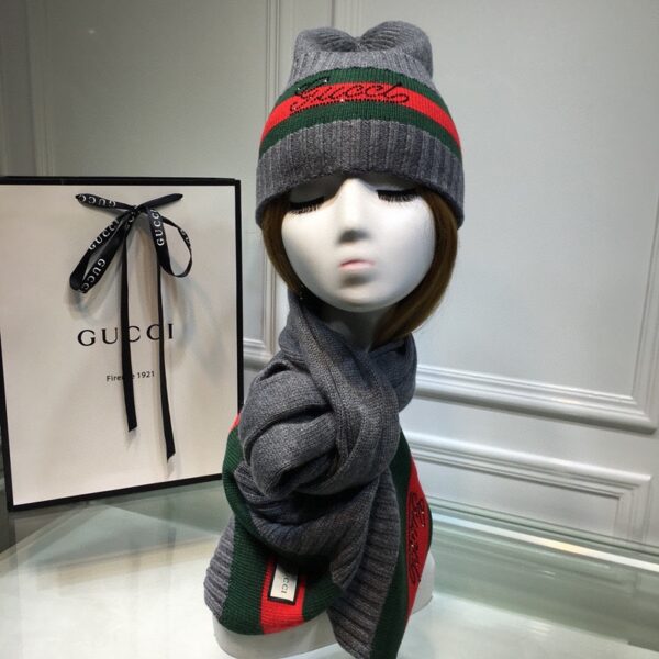 Gucci Beanie & Scarf Set In Grey