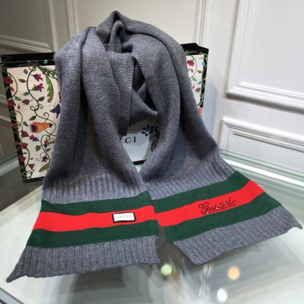 Gucci Beanie & Scarf Set In Grey
