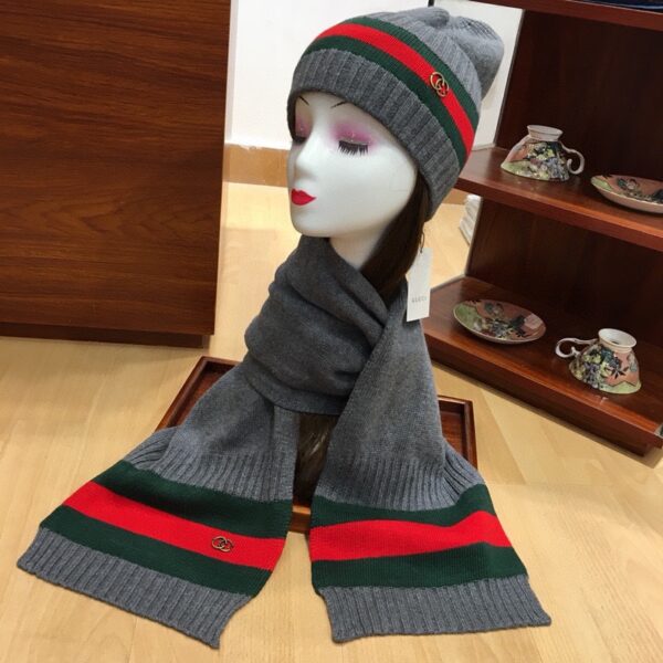 Gucci Beanie & Scarf Set In Grey
