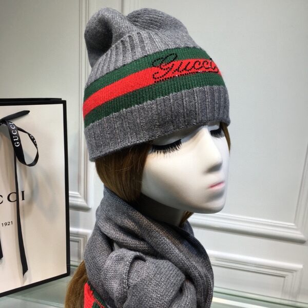 Gucci Beanie & Scarf Set In Grey