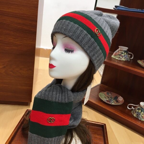 Gucci Beanie & Scarf Set In Grey