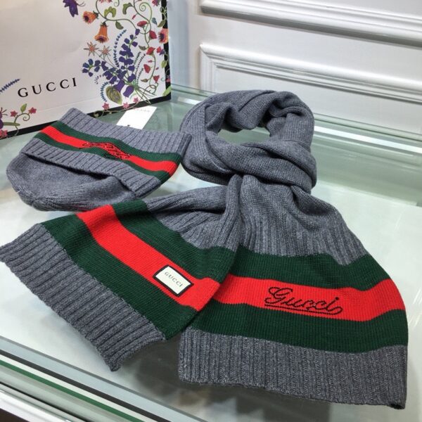 Gucci Beanie & Scarf Set In Grey