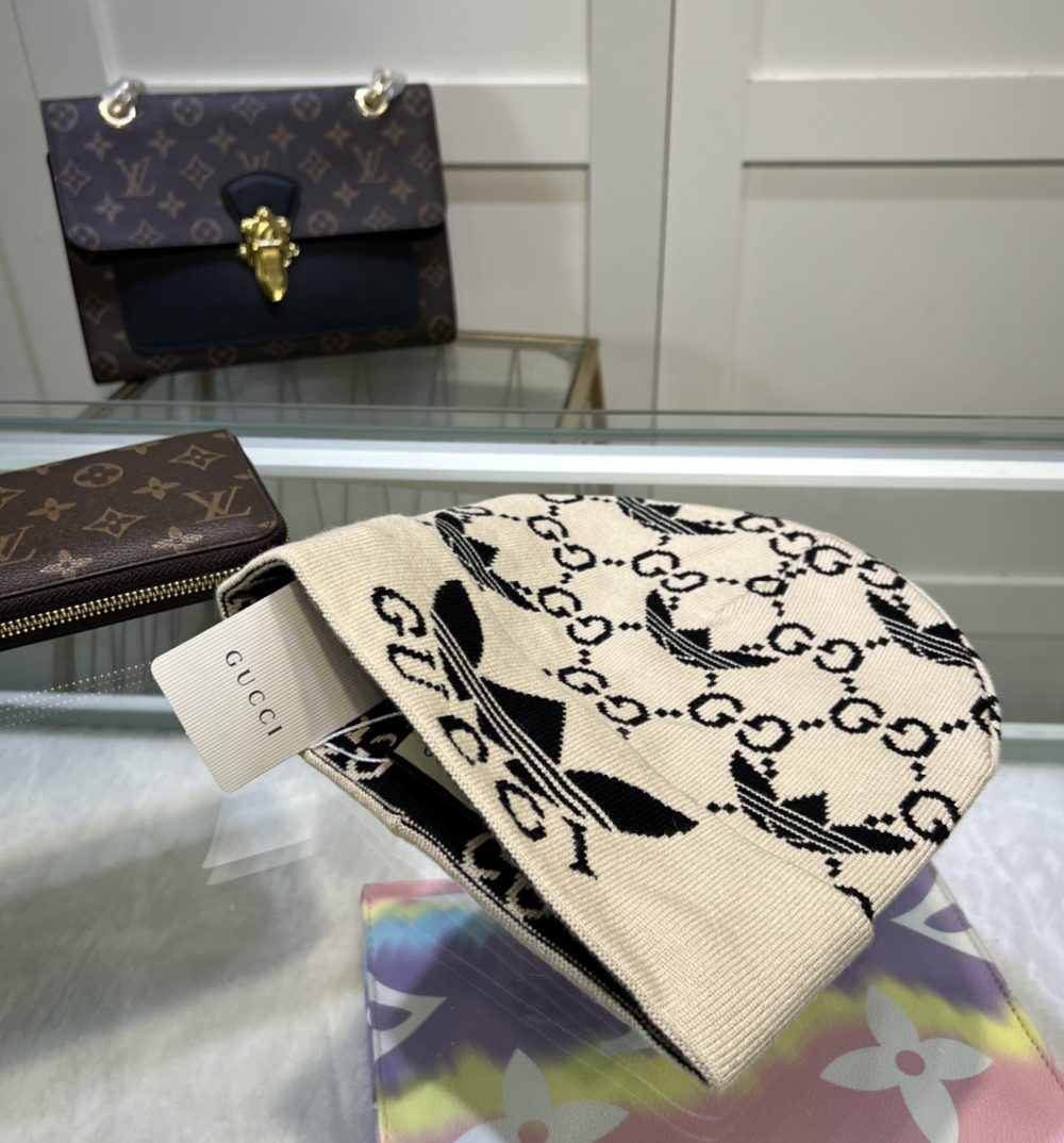 Gucci Beanie Cashmere In Beige