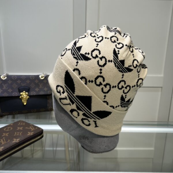 Gucci Beanie Cashmere In Beige