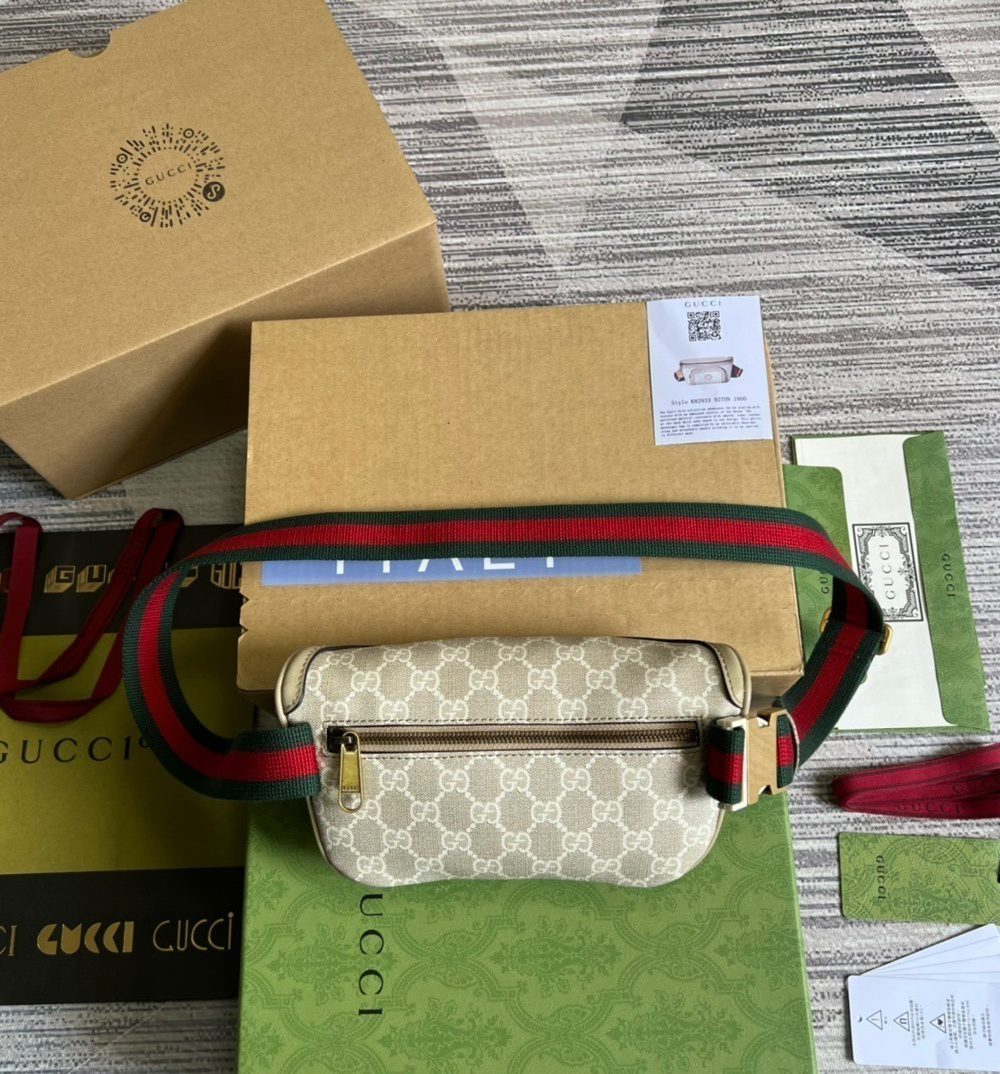 1:1 Replica Gucci Belt Bag With Interlocking G Beige And White GG Sumpreme Canvas For Women  9in/23cm GG 682933 UULCT 9682