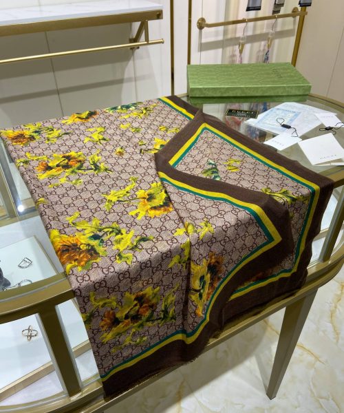 Gucci Cashmere Flower Printed Patterns Multicolor in Brown Scarf 150cm/71in 