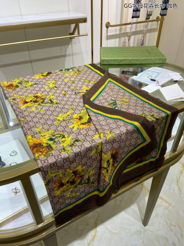 Gucci Cashmere Flower Printed Patterns Multicolor in Brown Scarf 150cm/71in 