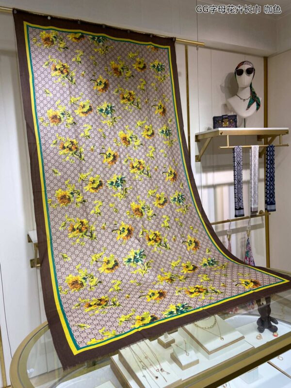 Gucci Cashmere Flower Printed Patterns Multicolor in Brown Scarf 150cm/71in 