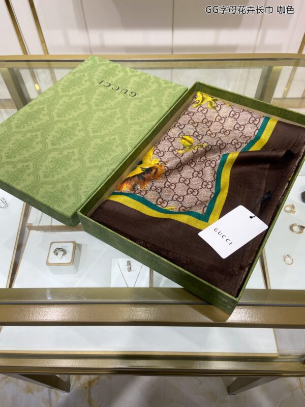 Gucci Cashmere Flower Printed Patterns Multicolor in Brown Scarf 150cm/71in 