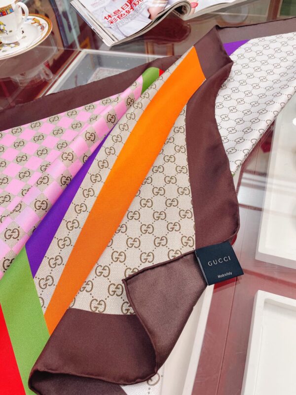 Gucci Geometric GG Print Twill Beige and Dark Green Scarf 90cm/35in ‎682469 3G001 9766 