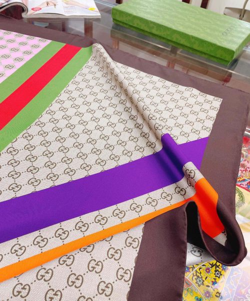 Gucci Geometric GG Print Twill Beige and Dark Green Scarf 90cm/35in ‎682469 3G001 9766 