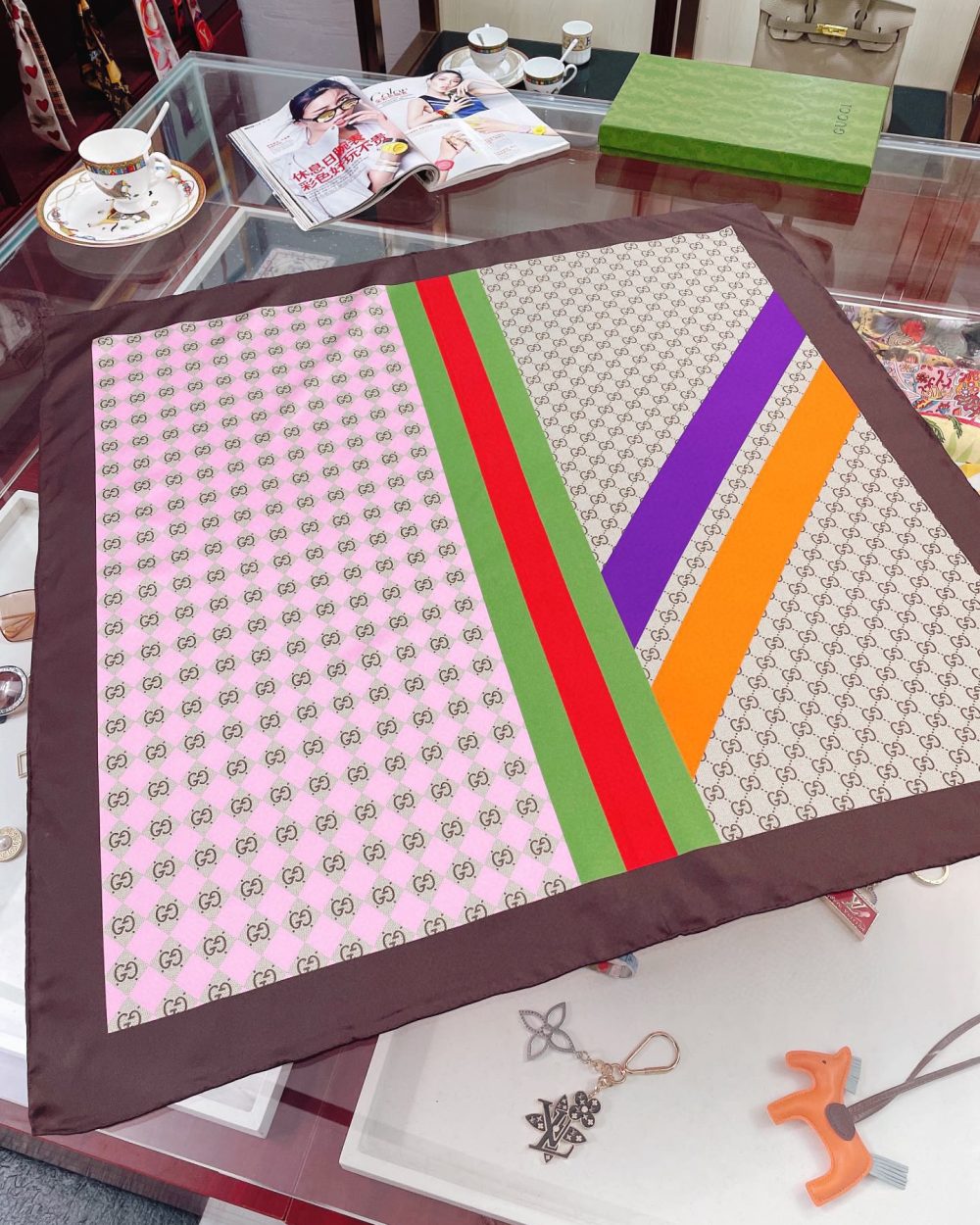 Gucci Geometric GG Print Twill Beige and Dark Green Scarf 90cm/35in ‎682469 3G001 9766 