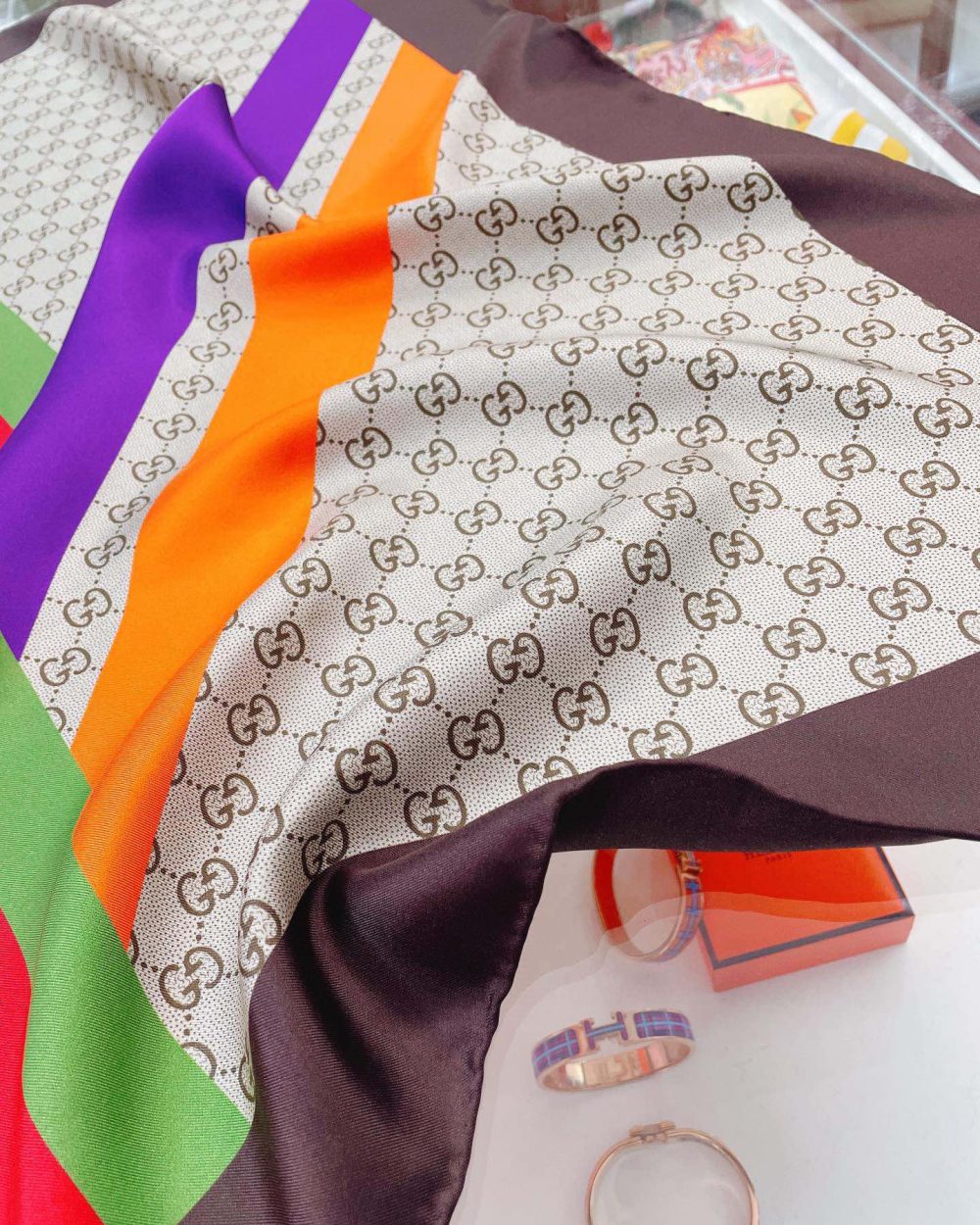 Gucci Geometric GG Print Twill Beige and Dark Green Scarf 90cm/35in ‎682469 3G001 9766 