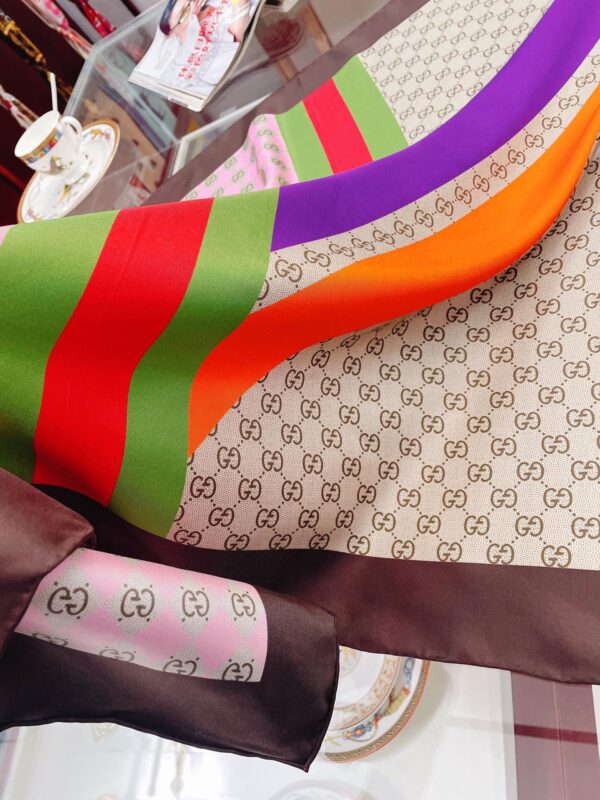 Gucci Geometric GG Print Twill Beige and Dark Green Scarf 90cm/35in ‎682469 3G001 9766 