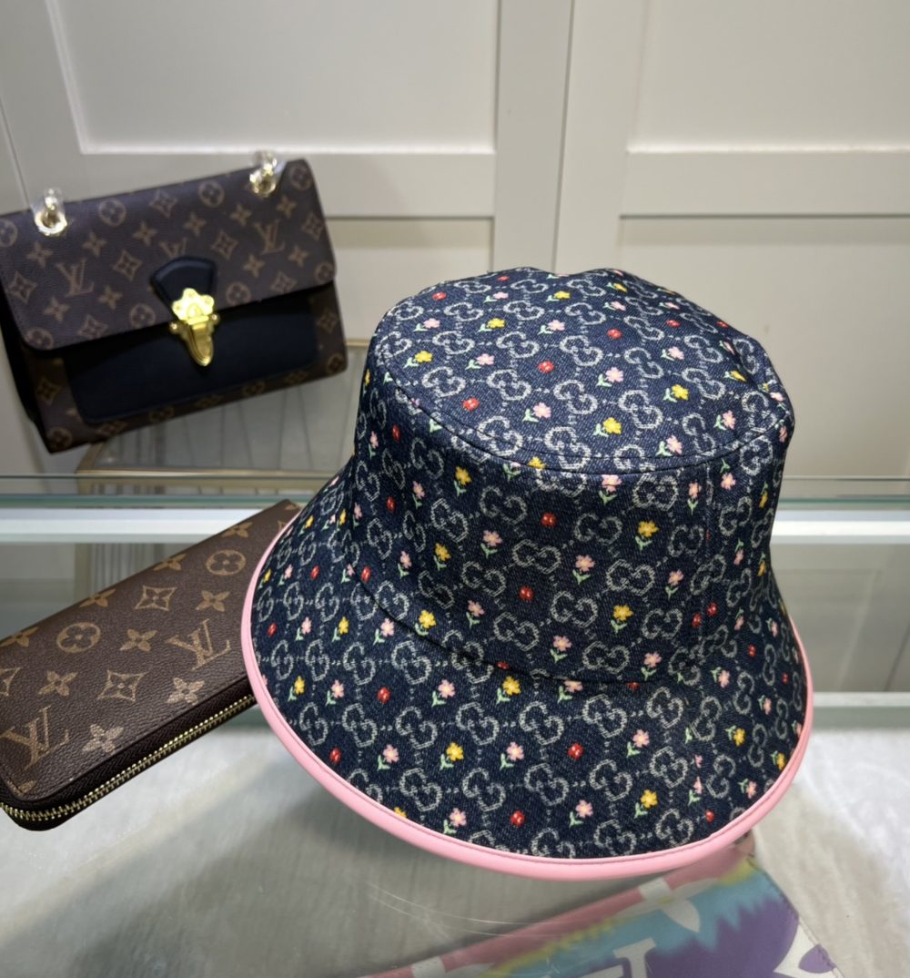 Gucci GG Bucket Hat With Floral Black GG Hat