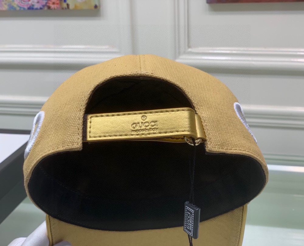 Gucci GG Canvas Baseball Cap In Beige