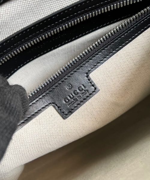 1:1 Replica Gucci GG Embossed Medium Messenger Bag Black GG Embossed For Men 12in/31cm GG 696009 1W3CN 1000
